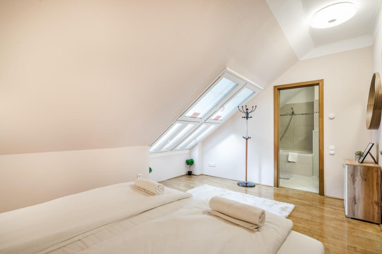Bpr Timber Loft Home With Balcony Budapest Ngoại thất bức ảnh